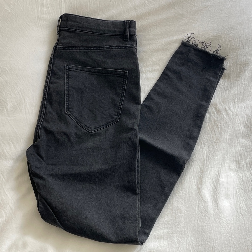 $5! 2 for $10🌹Zara Gray Cropped Skinny Stretch Distressed Jeans Sz 10
